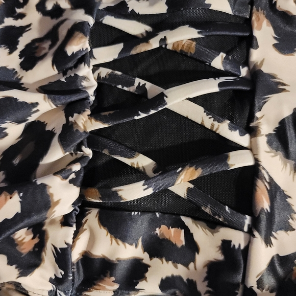 NWT HIDE YOUR FLAWS ANIMAL RUCHED BATHING SWIM SUIT TUMMY CONTROL BACK SMOOTHER - Picture 9 of 12